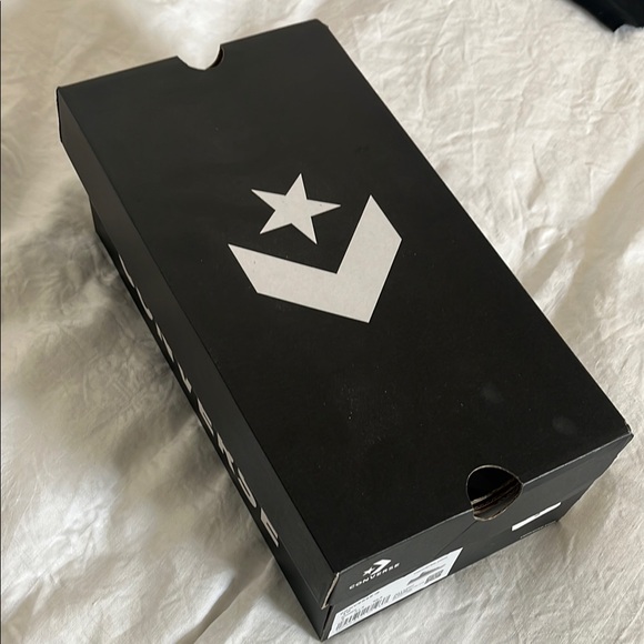 NWT: Converse Speckled Black and White Sneakers in Original Box - Picture 4 of 5